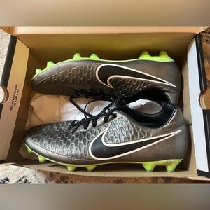 Nike womens magista soccer cleats